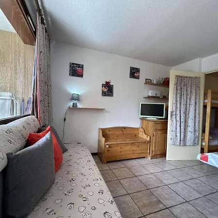 Apartment 6 Pers, Skis Aux Pieds, Animaux Acceptes, Parking - Fr-1-330d-70 Montgenevre